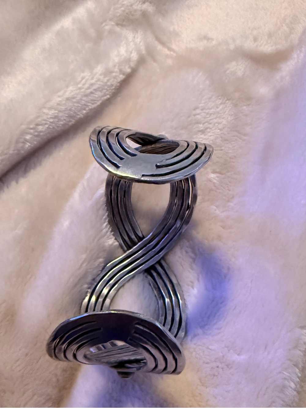 Unusual Retro, Art Deco design bracelet or wide multi-stranded silver-tone cuff. - Picture 16 of 16